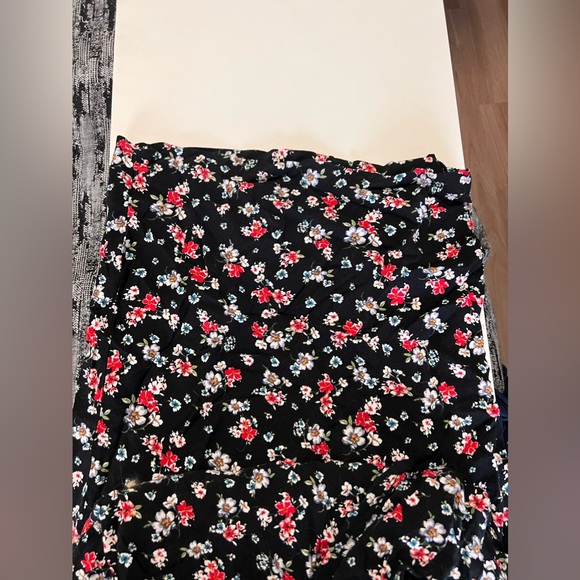 Floral capris - Picture 2 of 4